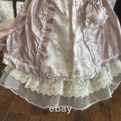 Grande poupée en porcelaine victorienne avec des cheveux roux bouclés, robe en dentelle rose, objet de collection