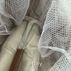 Grande poupée en porcelaine victorienne avec des cheveux roux bouclés, robe en dentelle rose, objet de collection