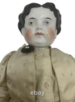 Grande poupée victorienne 22 tête en porcelaine vêtements chapeau avec support fin du milieu à la fin des années 1800 beau