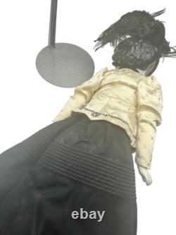 Grande poupée victorienne 22 tête en porcelaine vêtements chapeau avec support fin du milieu à la fin des années 1800 beau