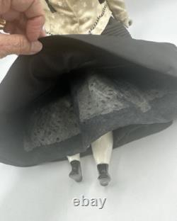 Grande poupée victorienne 22 tête en porcelaine vêtements chapeau avec support fin du milieu à la fin des années 1800 beau Grande poupée victorienne 22 tête en porcelaine vêtements chapeau avec support fin du milieu à la fin des années 1800 beau