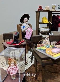 Immense Vintage Miniature Dollhouse Meubles / Accessoires / Poupées En Porcelaine / Western