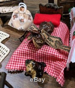 Immense Vintage Miniature Dollhouse Meubles / Accessoires / Poupées En Porcelaine / Western