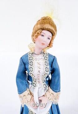 Jeune femme royale victorienne vintage avec robe ajustée bleue - Poupée miniature en porcelaine
