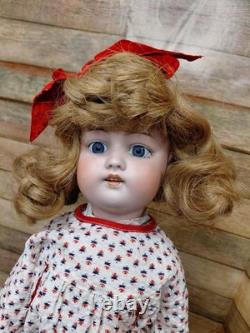 Kestner 168. 19,5 Costume endommagé et magnifique