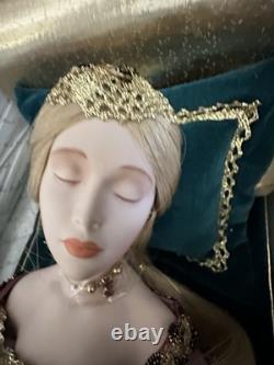 LA POUPÉE DE VOS RÊVES ! Belle au bois dormant / porcelaine vintage 24v Rien ne lui arrive à la cheville