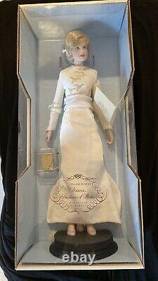 La Poupée De Portrait En Porcelaine Franklin Mint Diana Princess Of Wales