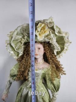 La collection Knightsbridge : grande poupée en porcelaine de 44 cm, style victorien, avec chapeau et parapluie