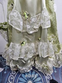 La collection Knightsbridge : grande poupée en porcelaine de 44 cm, style victorien, avec chapeau et parapluie