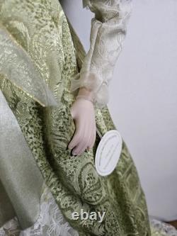 La collection Knightsbridge : grande poupée en porcelaine de 44 cm, style victorien, avec chapeau et parapluie