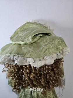 La collection Knightsbridge : grande poupée en porcelaine de 44 cm, style victorien, avec chapeau et parapluie