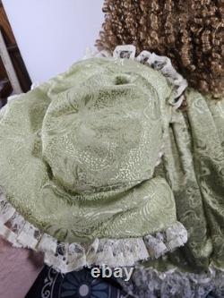 La collection Knightsbridge : grande poupée en porcelaine de 44 cm, style victorien, avec chapeau et parapluie