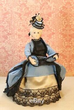 Lady Doll En Porcelaine Vintage Dans Une Magnifique Robe Bleue De Roz Dollhouse Miniature