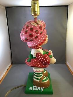Lampe Cake Aux Fraises Vintage En Céramique Supérieure Statuaire 1981 Enfant Décor