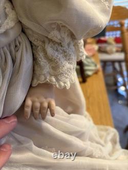 Le Créateur de Poupées - Poupée en Porcelaine Vintage/Collection avec Support