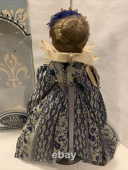 Les poupées en porcelaine Les Royales Marie-Thérèse d'Autriche, vintage, Paris, France, RARE.