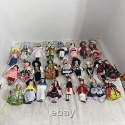 Lot/Ensemble de 25 ornements de poupées en porcelaine du monde entier Voir les images