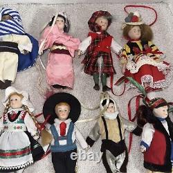 Lot/Ensemble de 25 ornements de poupées en porcelaine du monde entier Voir les images