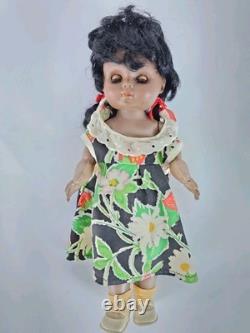 Lot de 15 poupées vintage en vinyle et en porcelaine biscuit : bébés, poupées folkloriques et mannequins, années 1950 à 1990