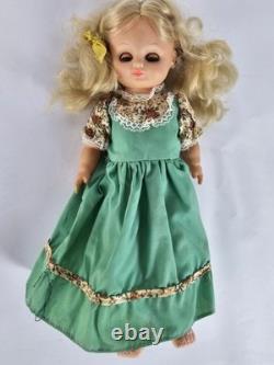 Lot de 15 poupées vintage en vinyle et en porcelaine biscuit : bébés, poupées folkloriques et mannequins, années 1950 à 1990