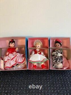 Lot de 18 poupées articulées Madam Alexander de la série internationale avec boîtes et étiquettes