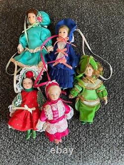 Lot de 24 mini-poupées articulées en porcelaine de style victorien, vintage et ornées.