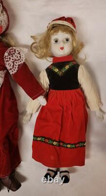 Lot de 4 poupées anciennes vintage en porcelaine blanche, robes rouges, de 14, 15, 18 et 19 pouces de haut