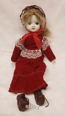 Lot de 4 poupées anciennes vintage en porcelaine blanche, robes rouges, de 14, 15, 18 et 19 pouces de haut