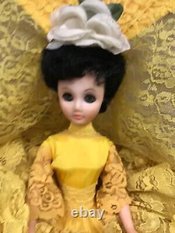 Lot de 4 poupées vintage des années 1980 de style victorien Southern Belle en porcelaine et tissu.