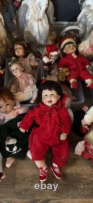 Lot de poupées en porcelaine, cheveux blonds bouclés, yeux bleus, tenues de mode vintage