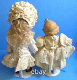 Lot de poupées en porcelaine vintage et boîte à musique Jack-in-the-box avec accessoires supplémentaires