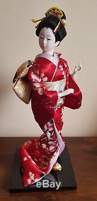 Magnifique Poupée Vintage En Porcelaine De Japon, Verre, Yeux, Soie, Kimono Rouge, Geisha