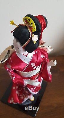 Magnifique Poupée Vintage En Porcelaine De Japon, Verre, Yeux, Soie, Kimono Rouge, Geisha