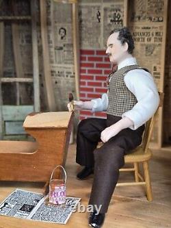 Maison de poupée miniature artisanale vintage 112 Poupée en porcelaine de grand-père Fabrication de berceau
