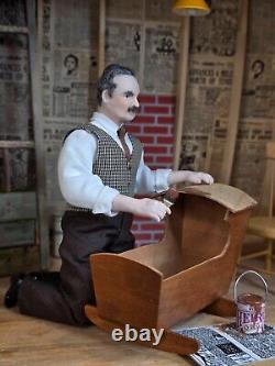 Maison de poupée miniature artisanale vintage 112 Poupée en porcelaine de grand-père Fabrication de berceau