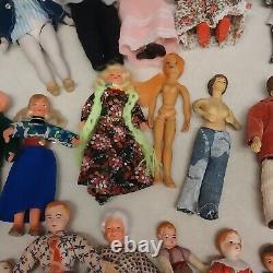 Maison de poupées vintage en porcelaine Caco allemande avec poupées à articulations mobiles enroulées de fil