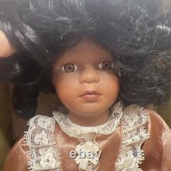 Malle à linge pour poupée en porcelaine rare de collection Cracker Barrel