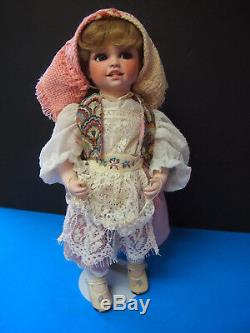 Mitzi International-suède- Dolls Par Jerri Mccloud 16 Retiré Vintage Doll