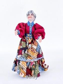 Mode patchwork victorienne vintage grand-mère aux cheveux gris en porcelaine miniature