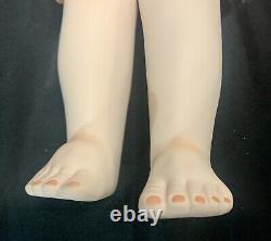Moule de poupée en porcelaine vintage de 1981 Bru Jne 13 Doll 27 Byron signé BRU. Jne