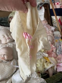 Neuf poupées antiques/vintage uniques à trois visages : heureuse, en pleurs, endormie, plus beaucoup de tissus