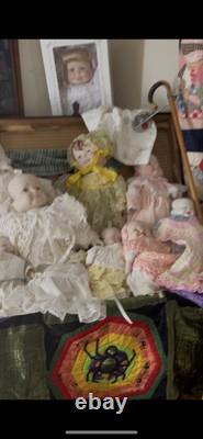 Neuf poupées antiques/vintage uniques à trois visages : heureuse, en pleurs, endormie, plus beaucoup de tissus