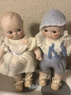 Paire de poupées en porcelaine Vintage 15 avec corps en cuir et yeux Googly Paire de poupées en porcelaine Vintage 15 avec corps en cuir et yeux Googly