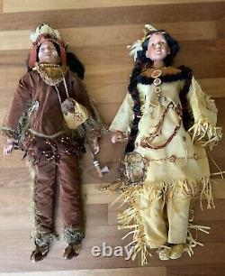 Paire vintage de poupées amérindiennes en porcelaine de 4 pieds pour présentation en magasin