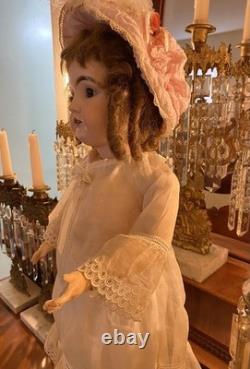 Perfection 23 1/2 Kestner 146 Original. Perruque en cheveux humains ondulés. Costume d'origine EXC