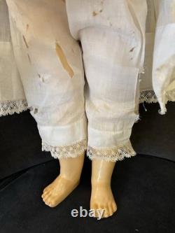 Perfection 23 1/2 Kestner 146 Original. Perruque en cheveux humains ondulés. Costume d'origine EXC