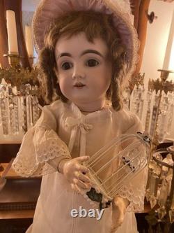 Perfection 23 1/2 Kestner 146 Original. Perruque en cheveux humains ondulés. Costume d'origine EXC