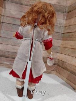 Petit mystère en bisque avec vêtements de manufacture