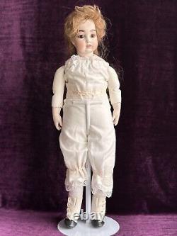 Porcelaine Vintage 19 Repro de Poupée Circulaire à Pois Antique Française Bru par Clara Wade