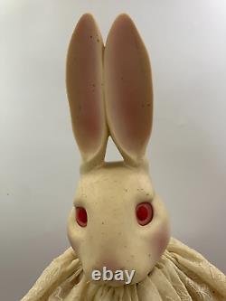 Porcelaine vintage Wendy Brent Jestebelle Lapin Bunny tenant un ours musical 1986